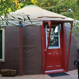  Apartment Yurthaven - A Short Walk From Davis Bay Canada
